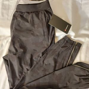 Lululemon Men's XL Surge jogger
